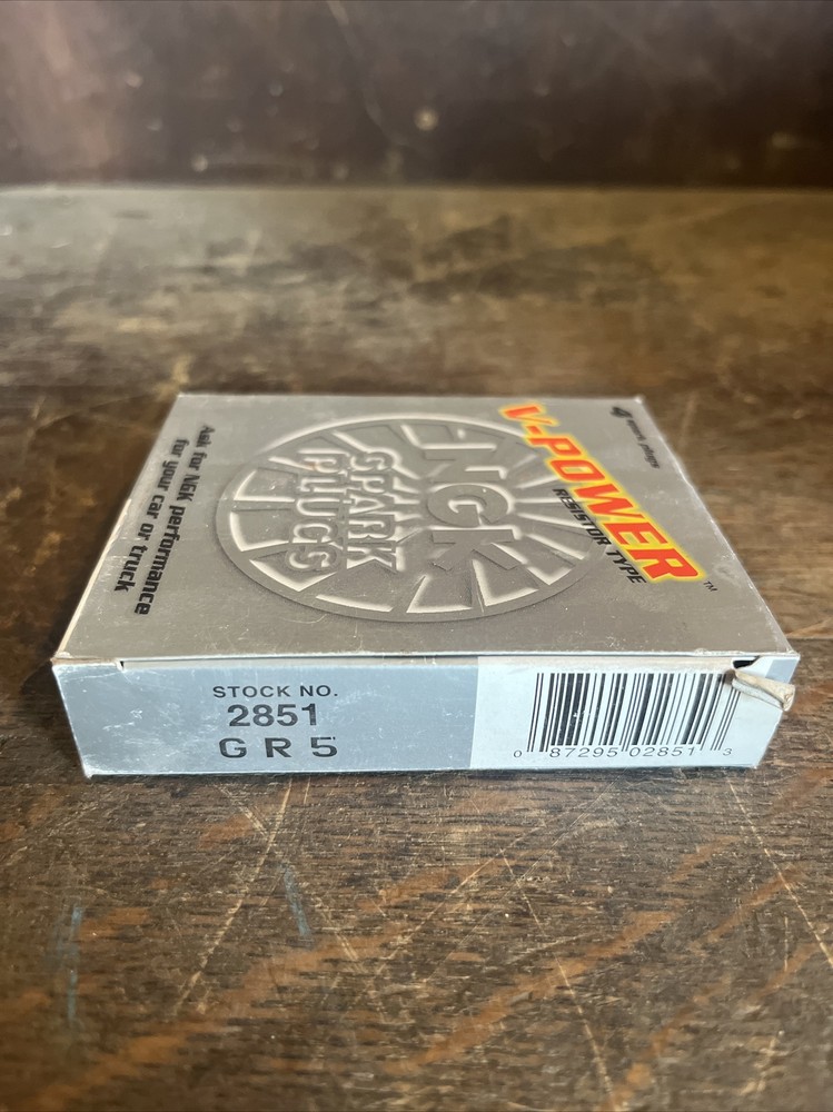 4 NOS NGK GR5 V-Power Spark Plugs 2851