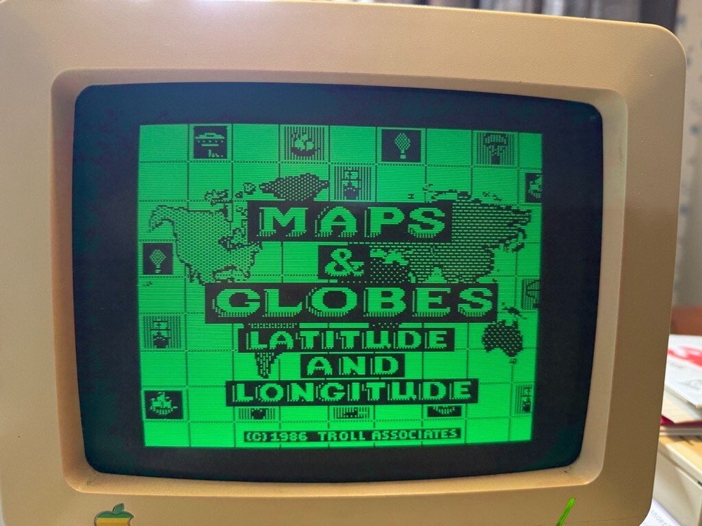 Apple 2 Software : THE APPLE GRADEBOOK : Plus : MAPS & GLOBES (2 programs)