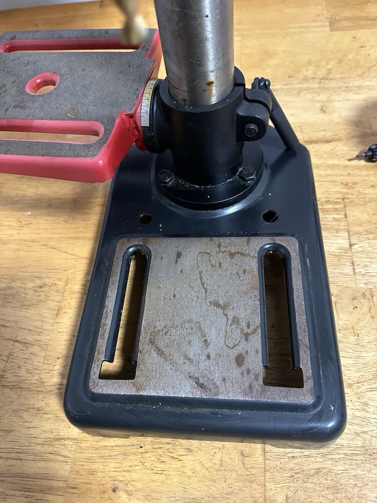 General International 8" 5 Speed Drill Press w/ Cross-pattern laser DP2001