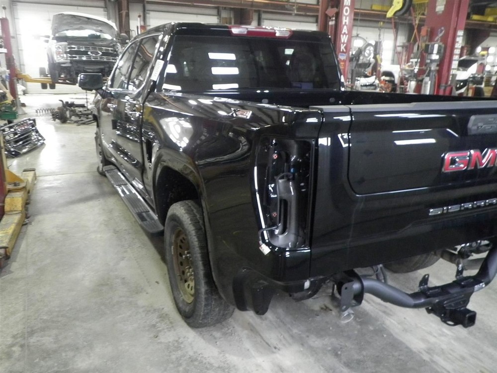 2026 Sierra 1500 SLT Upper Air Shutter