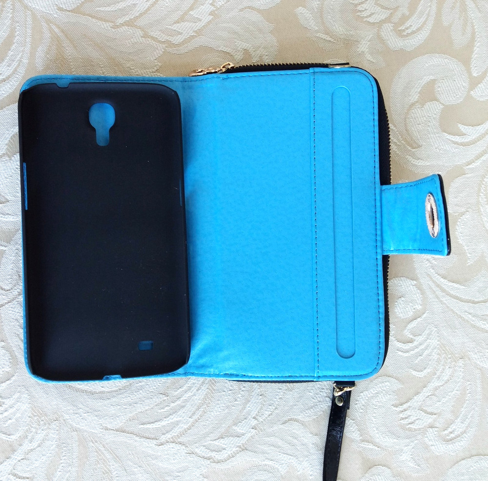 BLACK & BLUE WRISTLET PURSE