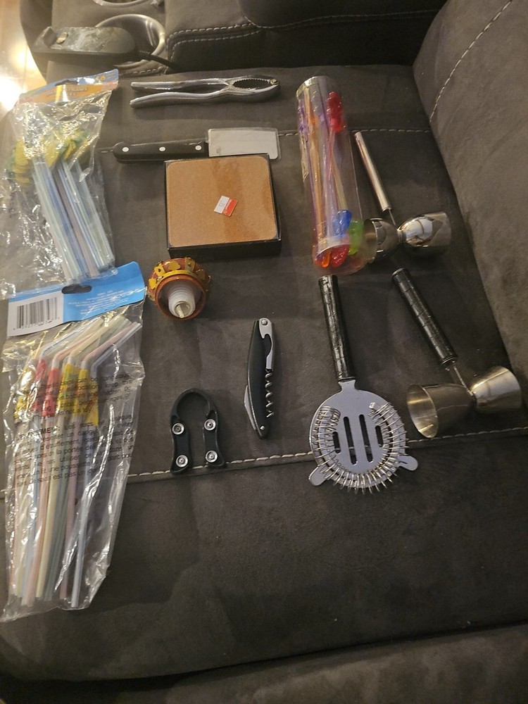 Bar & Wine Lot With 12 Items