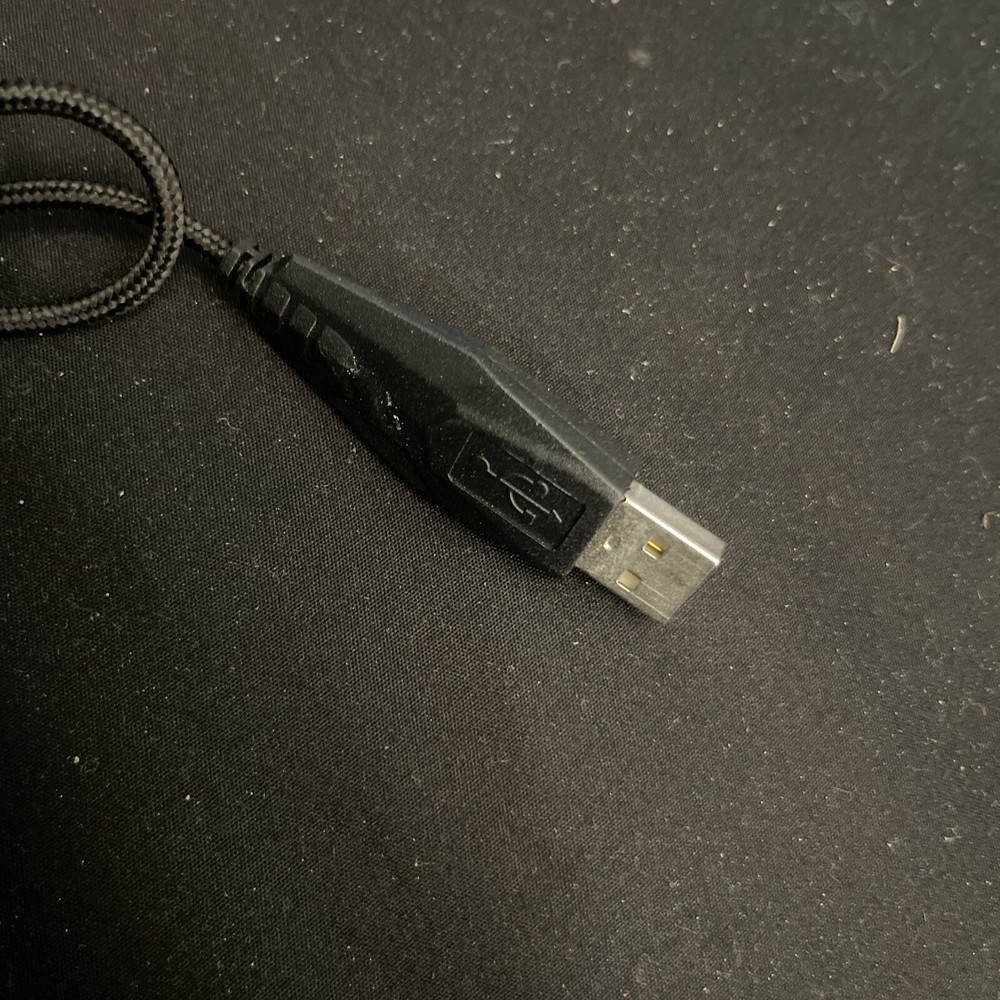 Bakth 6D optical USB gaming computer mouse lights up when powered