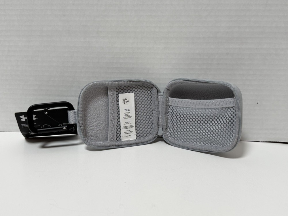 UA Contain Micro Case / Baggage Accessory / LIGHT GRAY / New With Tags