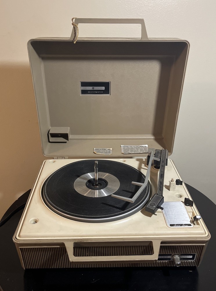 GENERAL ELECTRIC SOLID STATE PORTABLE RECORD PLAYER/TURNTABLE Table Spins As Is
