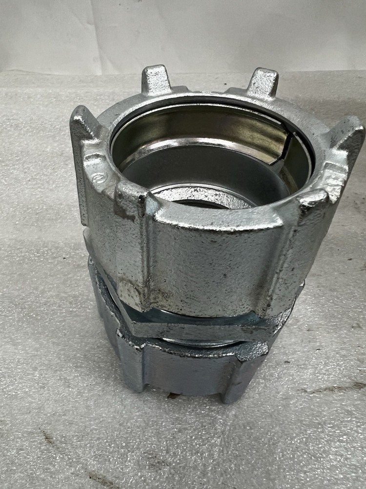 Thomas & Betts 8720 2-1/2" Threadless Coupling