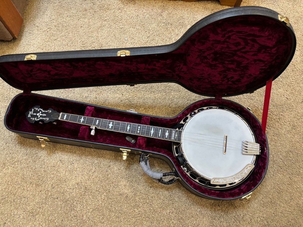 Gold Tone 5 String Banjo. Perfect condition!