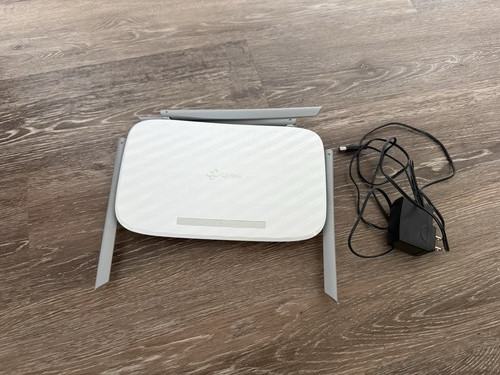 TP-LINK Dual-Band Wireless Router in white