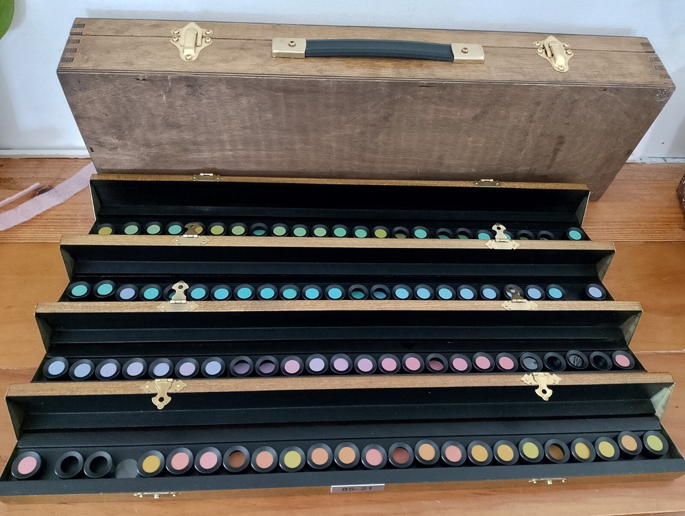 Farnsworth-Munsell 100 Hue Test