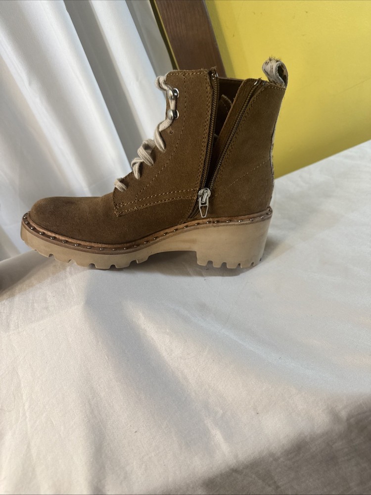 Never Worn Dolce Vito Leather Full Lug Heel Combat Boots Size 6