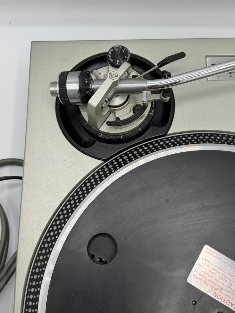 Technics 1200 MK2 Turntable with two headshell