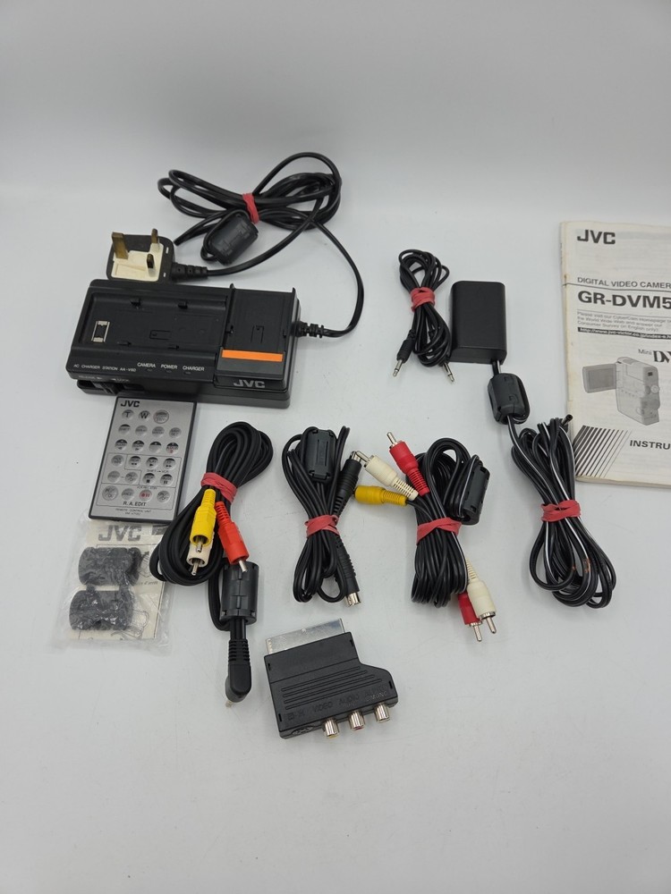 JVC Digital Video Camera GR-DVM5 Mini DV Pal Silver Compact Full Set-up