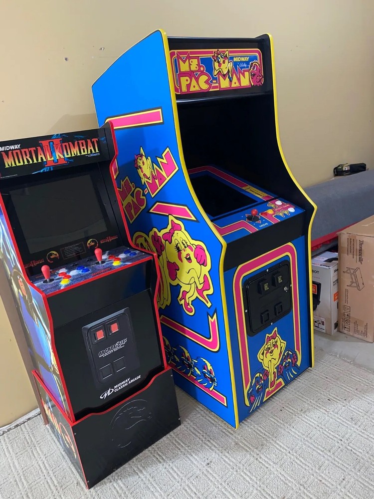 Ms PAC-MAN ARCADE MIDWAY COIN MACHINE