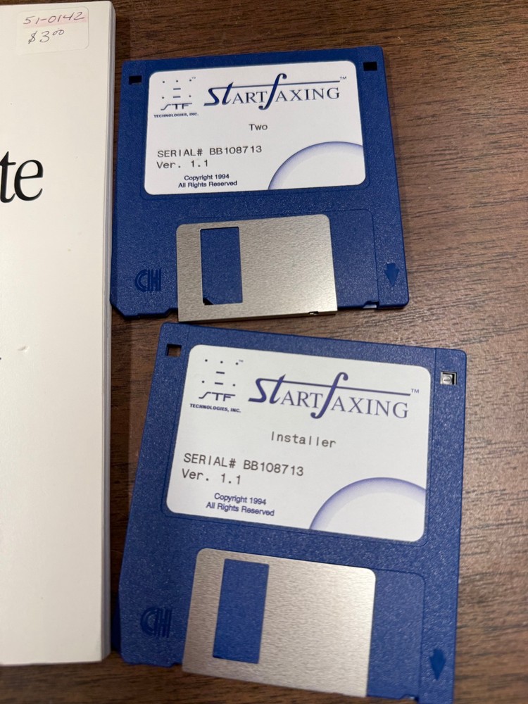 Vintage Macintosh software : MICROPHONE LT / FAXCILITATE 3-1/2 disks