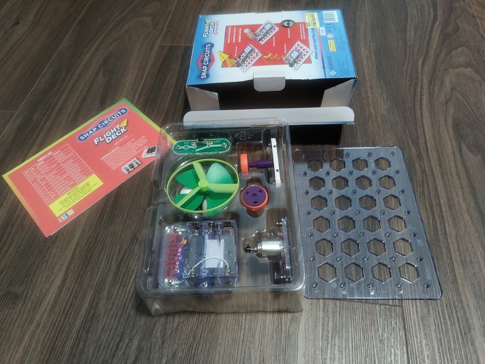 Brand New Snap Circuits FLIGHT DECK STEM Science Kit – 5 Projects-Award Winning