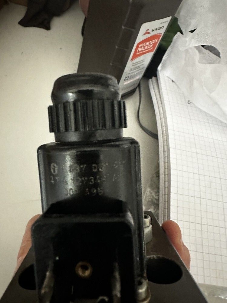 Bosch 0811 402 515 Hydraulic Control Valve (#669)