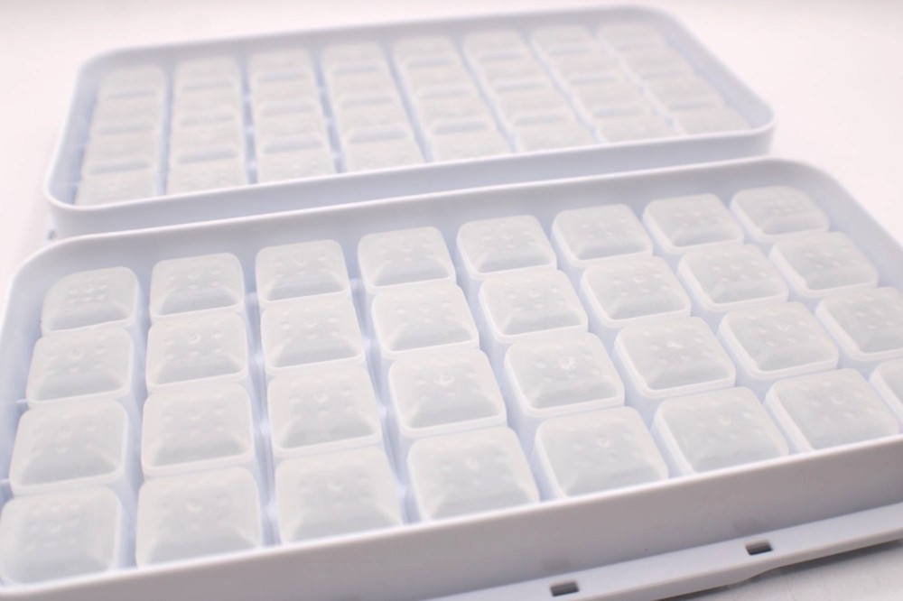 Stackable Ice Cube Trays Lid & Easy-Release Punch Bottom 64 Cubes White & Black