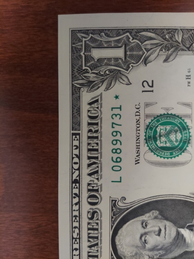 **Uncirculated 2017 *Rare *Error* Solid Starnote .(1dollar) 1 Solid /1 Hollow**