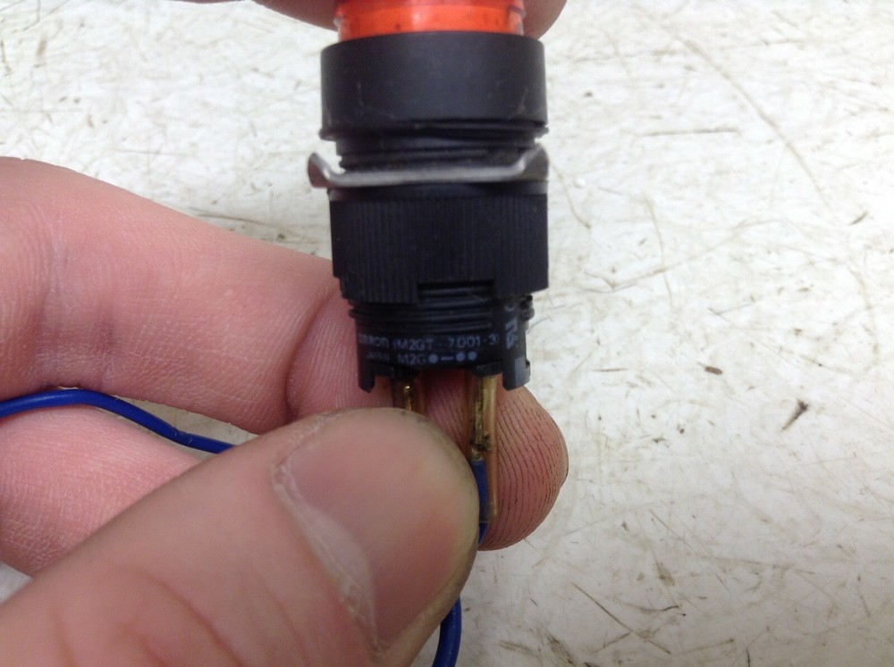 Omron M2GT-7001-3 Red Indicator Light M2GT70013