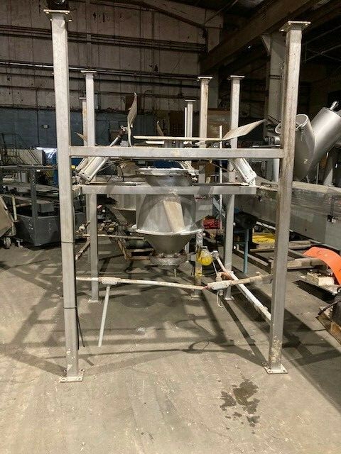 SUPERSACK UNLOADING SYSTEM WITH HOIST AND ACCURATE AUGER FEEDER