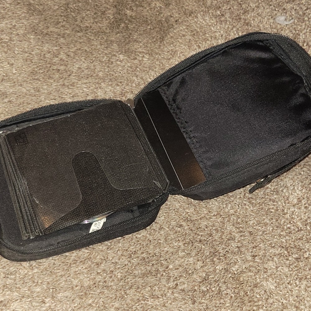 Durabrand CD-566 Fully Programmable CD Player Silver/Black LCD Display w/ Case