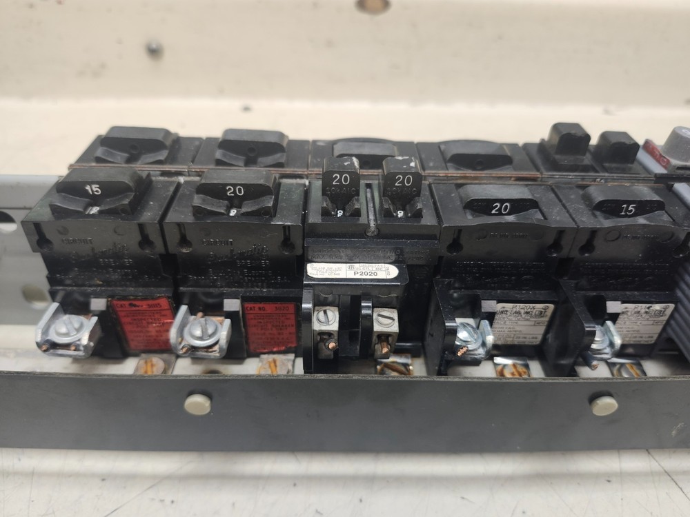 ITE / Siemens Pushmatic Load Center With Assorted Breakers P/N: 52851