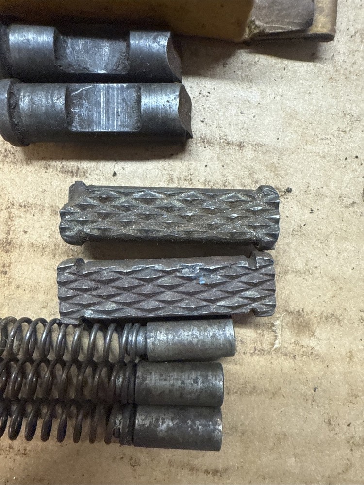 OEM Ridgid 44715 E-1666-X Set of 3 Pipe Threading Machine Front Jaw Inserts