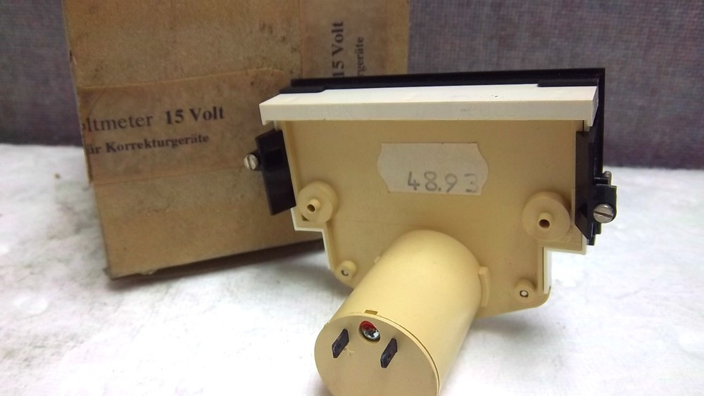 NEUBERGER VOLTMETER 15 VOLT 2571-S0017 NEW 2571S0017