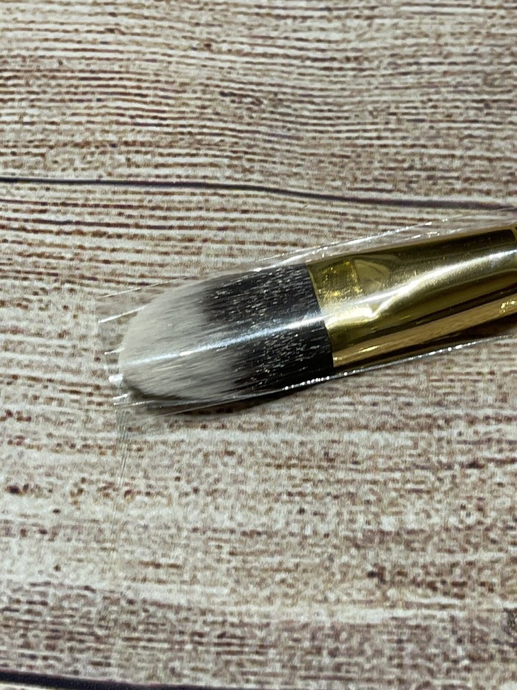Gold Luxie 510 Foundation Brush