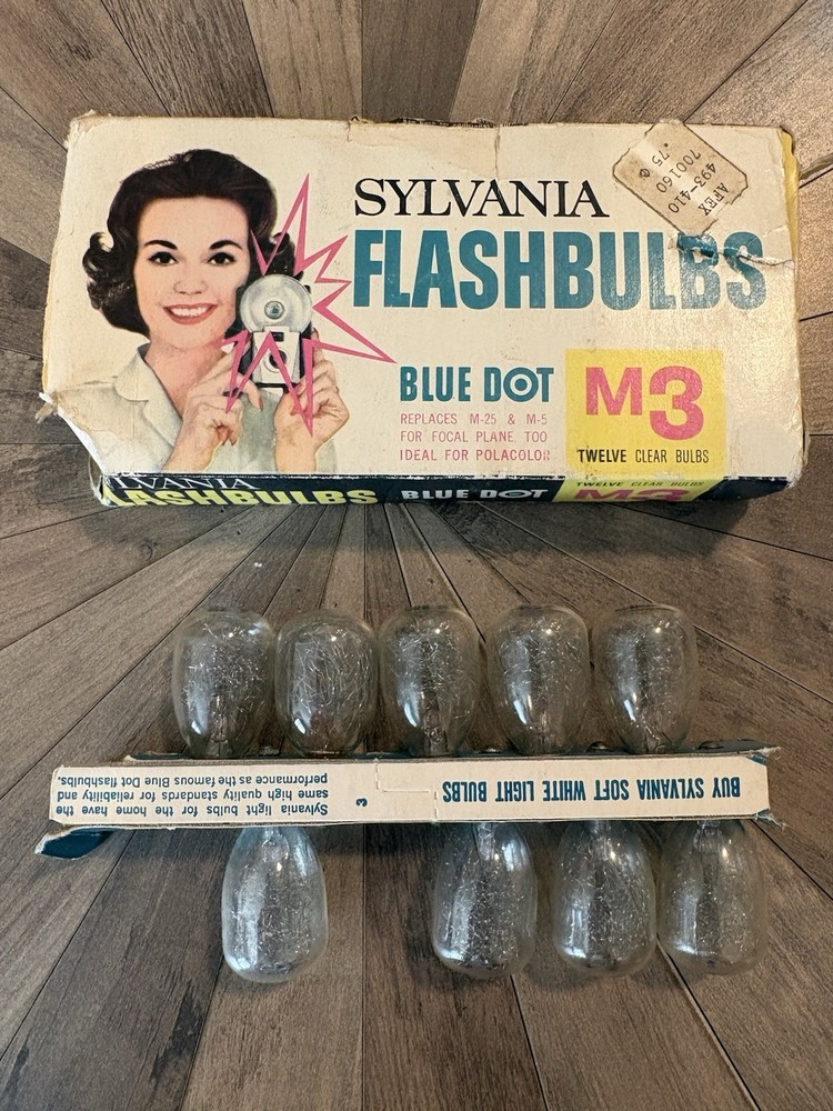 Vintage Polaroid Model 268 Flash + 9 Sylvania M3 Blue Dot Flashbulbs with Box