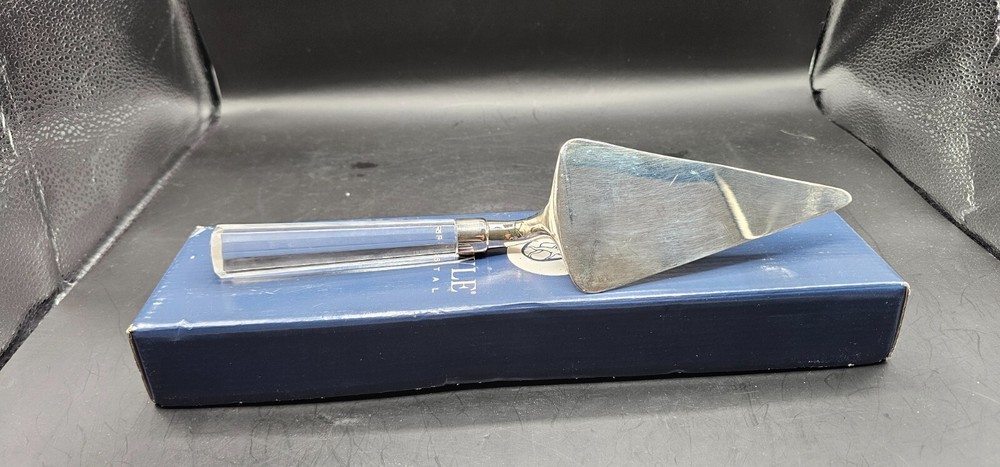 Towle Crystal Charis Cake Server 06145 - READ
