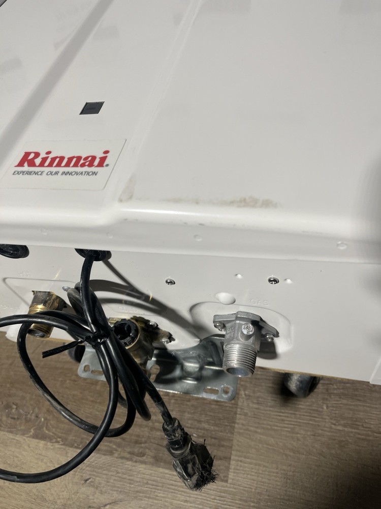 Rinnai RUCS75iP Indoor Tankless Water Heater 160k BTU Propane Gas (B-11 #1530)