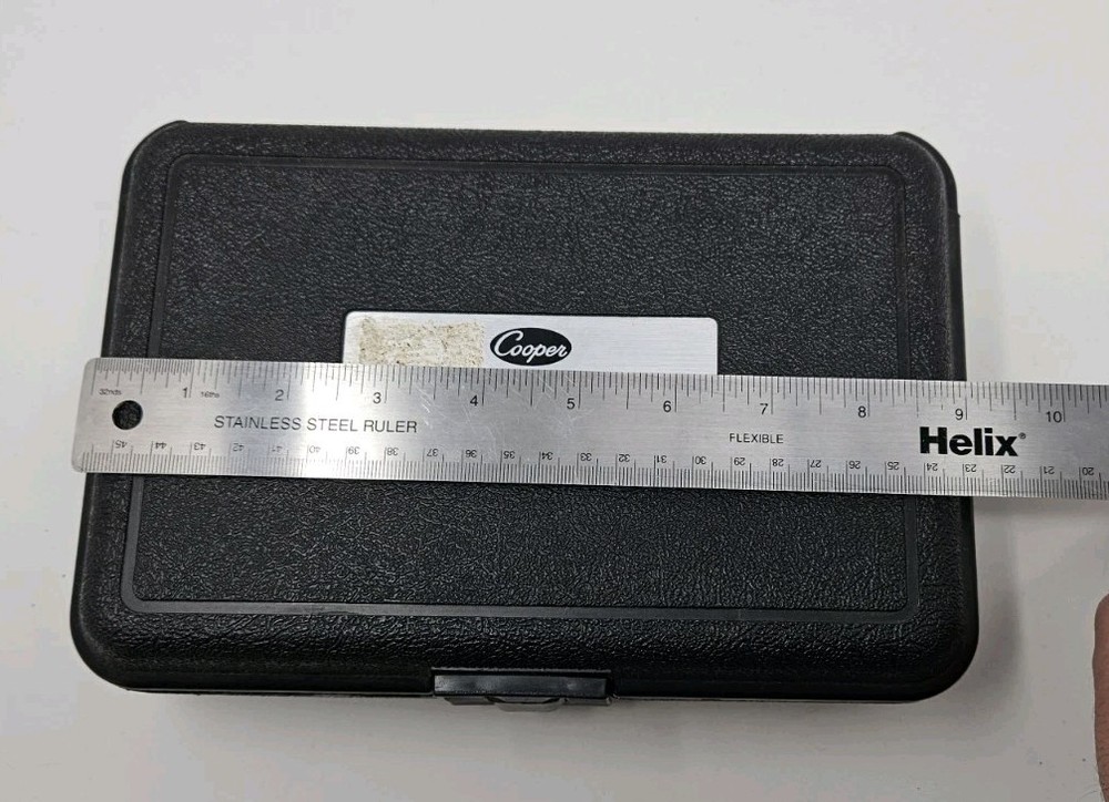 Cooper TM99A-UL Digital Temperature Instrument Turns On In Case *READ*