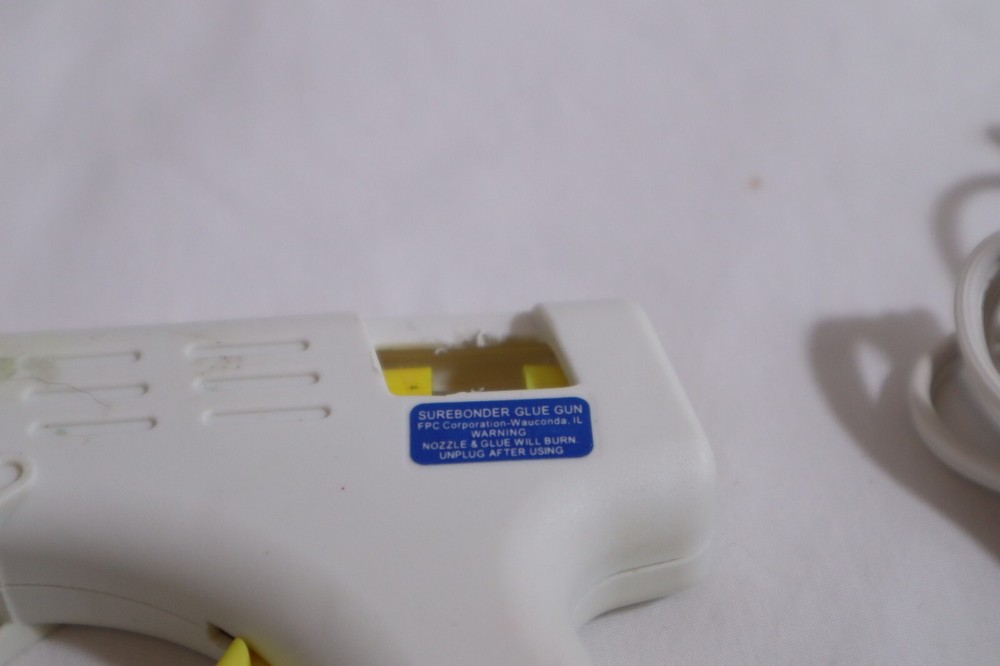 (5) GLUE GUN W/GLUE ~
