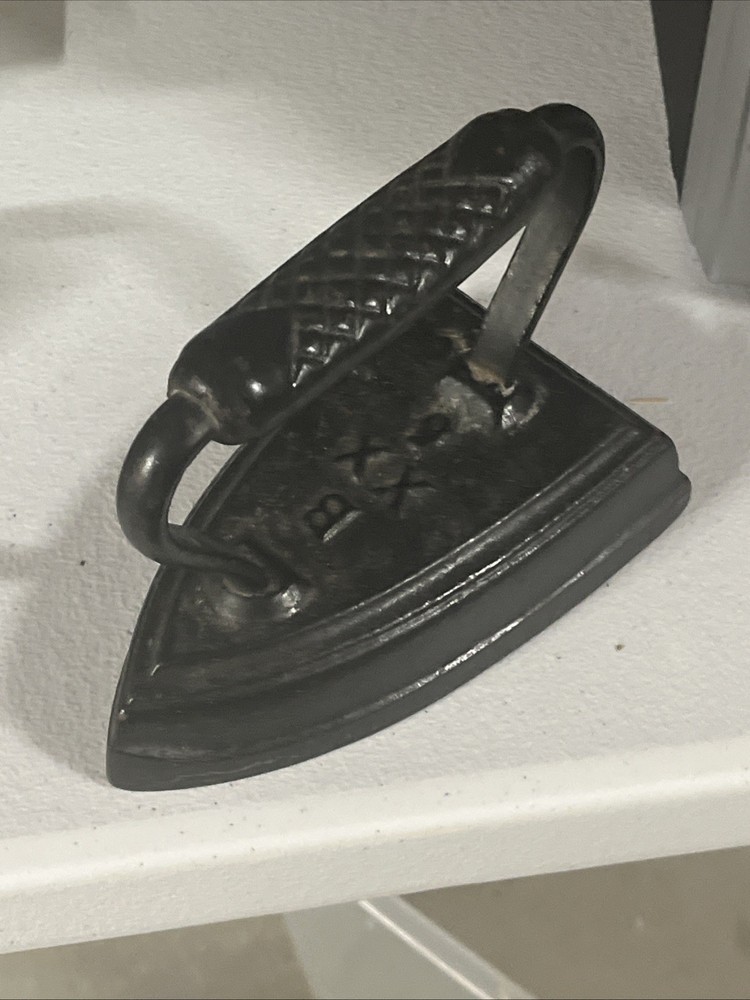 Antique Cast Iron Sad Iron No 6