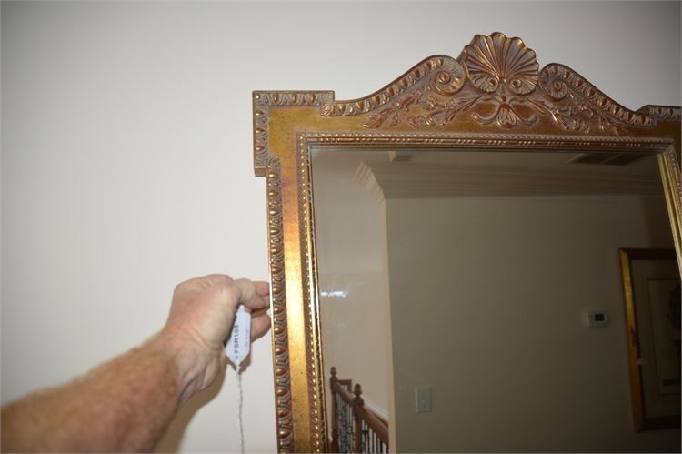 Classic Style Wall Mirror With Shell Crest