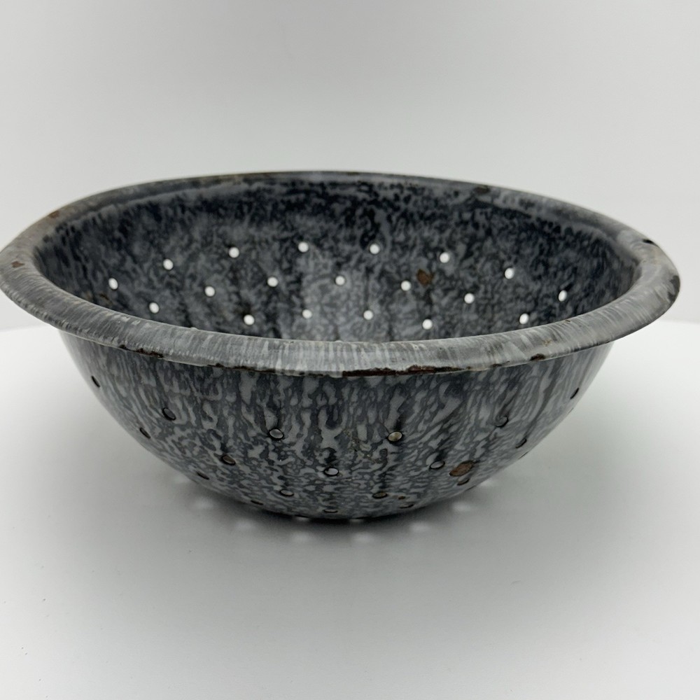 Vintage GRANITEWARE Enamelware COLANDER  STRAINER  Gray
