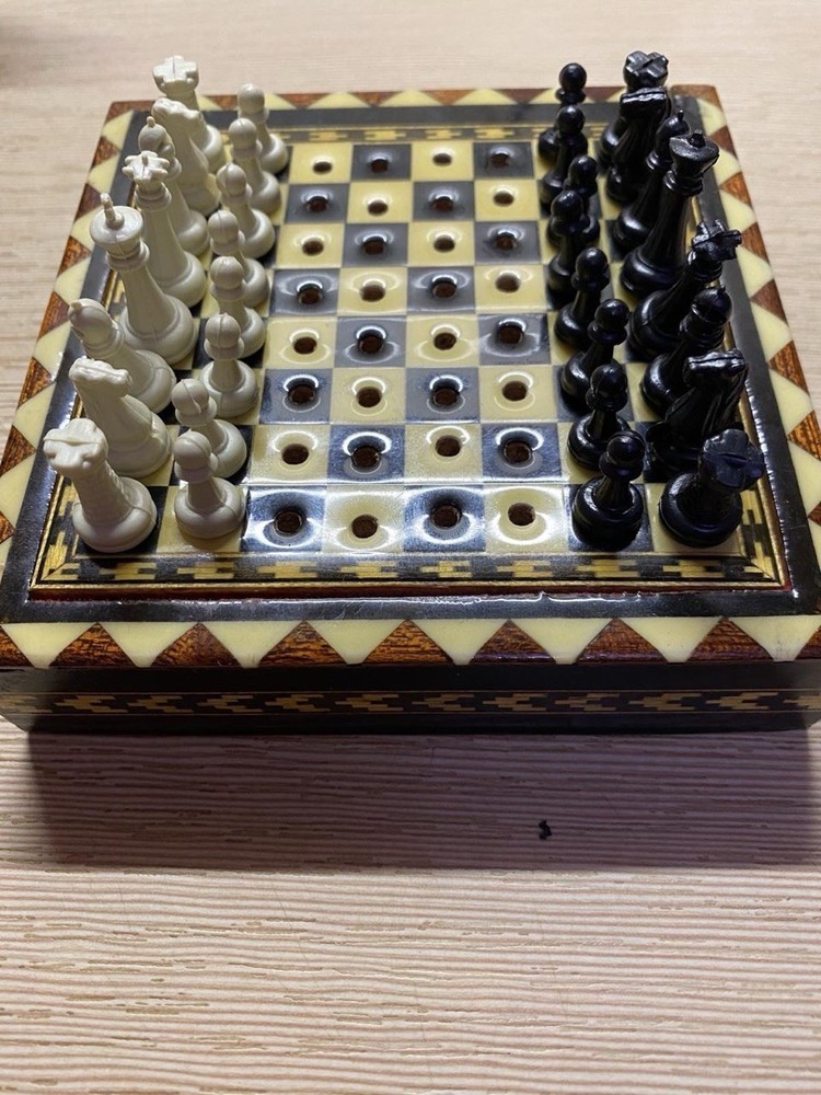 Vintage Travel Chess, Spain