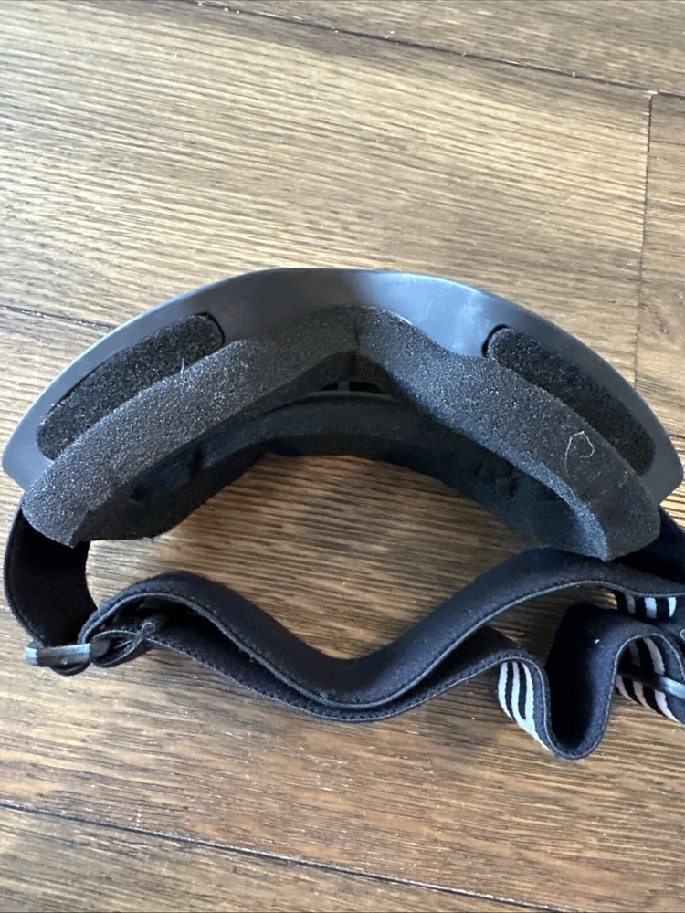 Kids Ski/Snowboard Goggles With Adjustable Strap {S}