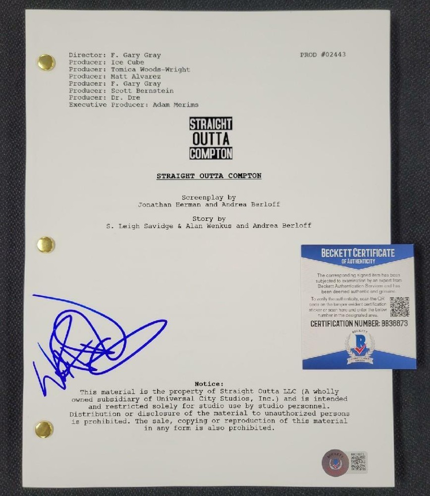 Warren G signed Straight Outta Compton Full Movie Script ~ Beckett BAS COA