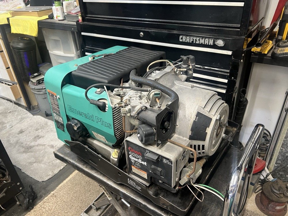 ONAN EMERALD PLUS GENERATOR 4000 WATT (click Item Description Needs Work)