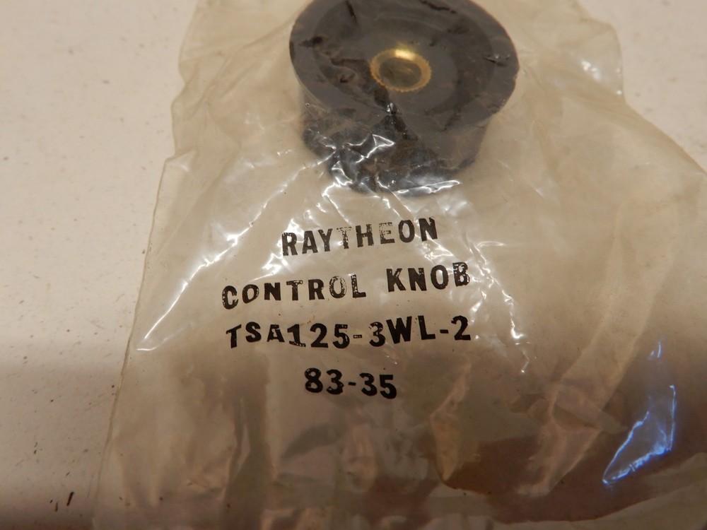 Raytheon Control Knobs TSA125-3WL-2 QUANTITY 6 NOS in Original Packing