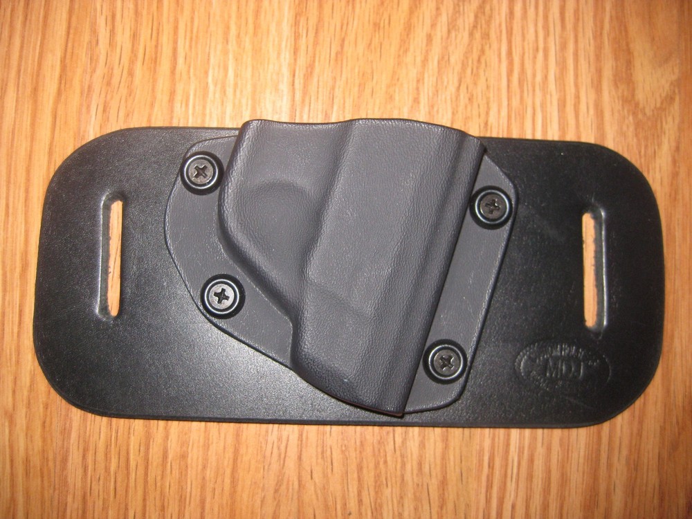 OWB Kydex/Leather Hybrid Holster with adjustable retention for Taurus