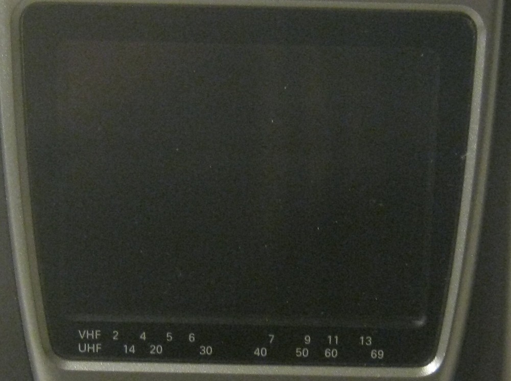 Vintage RCA 2.5" Active Matrix TV Model L2500BC Excellent Condition! POWERS UP!!