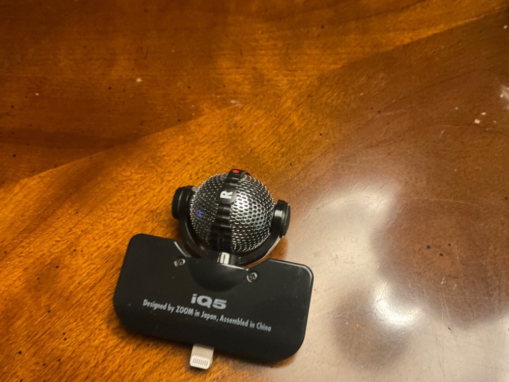 **EXCELLENT**ZOOM IQ5 Stereo Microphone for iOS Devices**