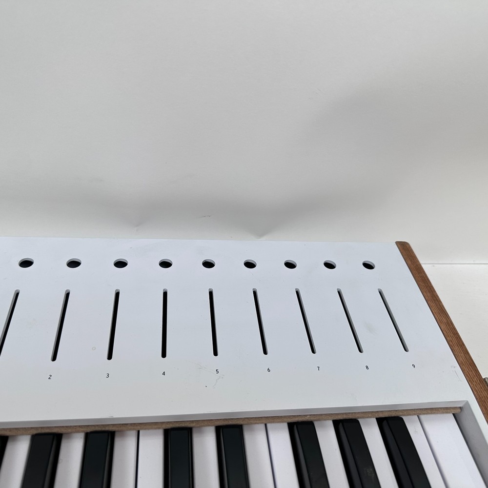 Arturia KeyLab 61 MIDI MK3 Keyboard Controller White; AS-IS