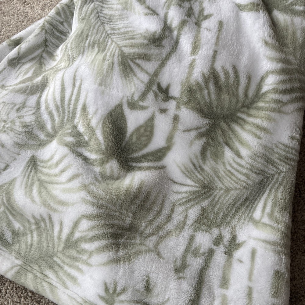 Ultra Soft Palm Leaf/Botanical 60x70” Throw