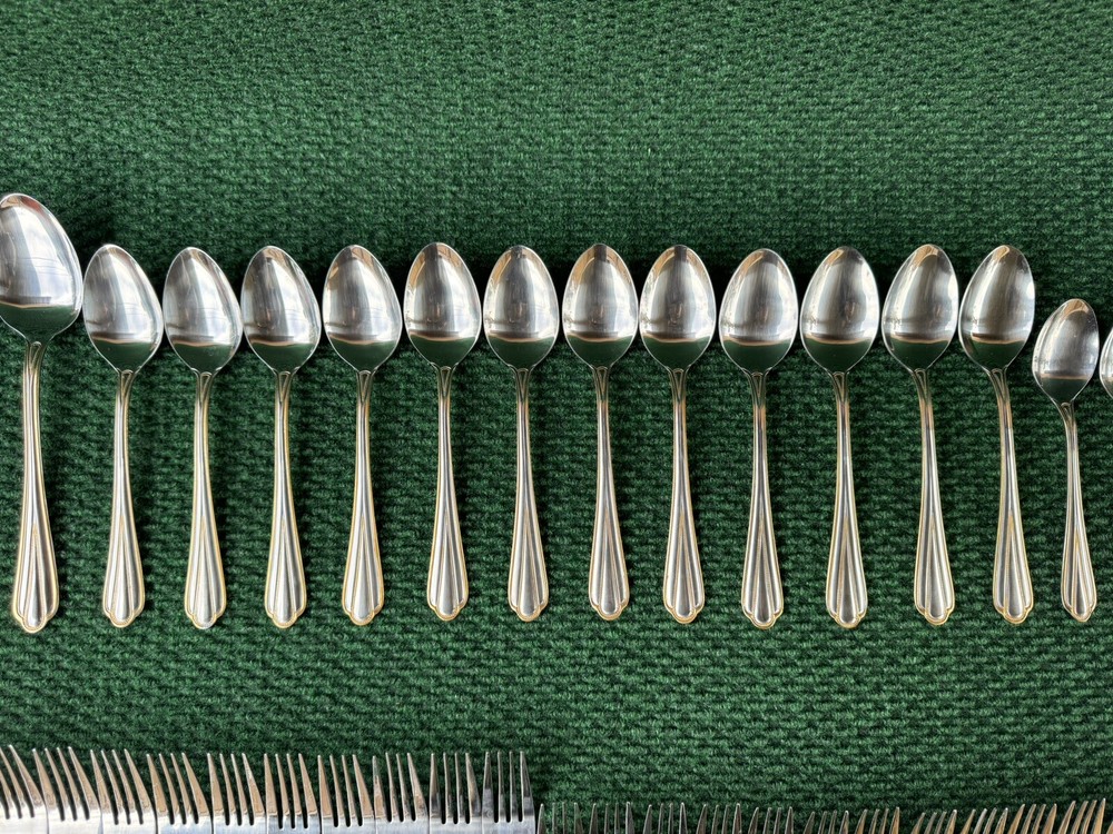 Hampton Silversmiths HSV209 Gold Accent Beaded Flatware 68 Pieces