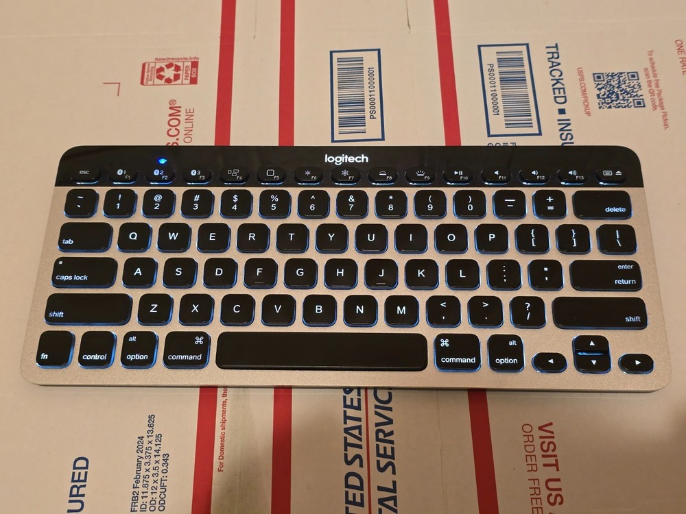 Logitech Easy Switch K811 Illuminated Bluetooth Wireless Keyboard Tested Working