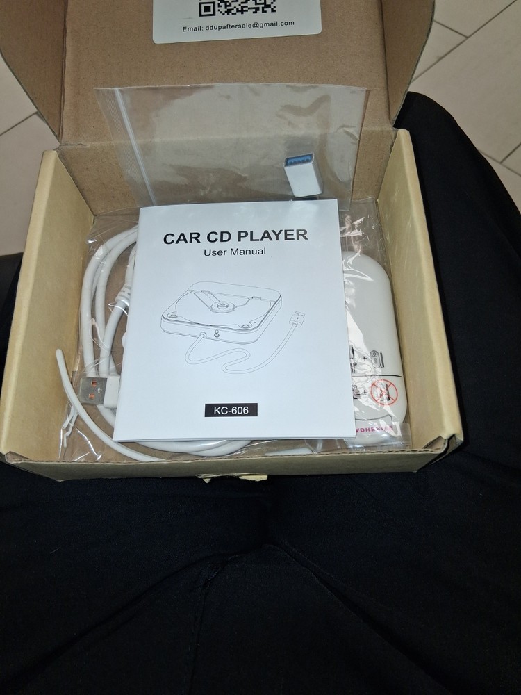 Portable CAR CD Player USB / AUX Connection Universal Compatibility Remote